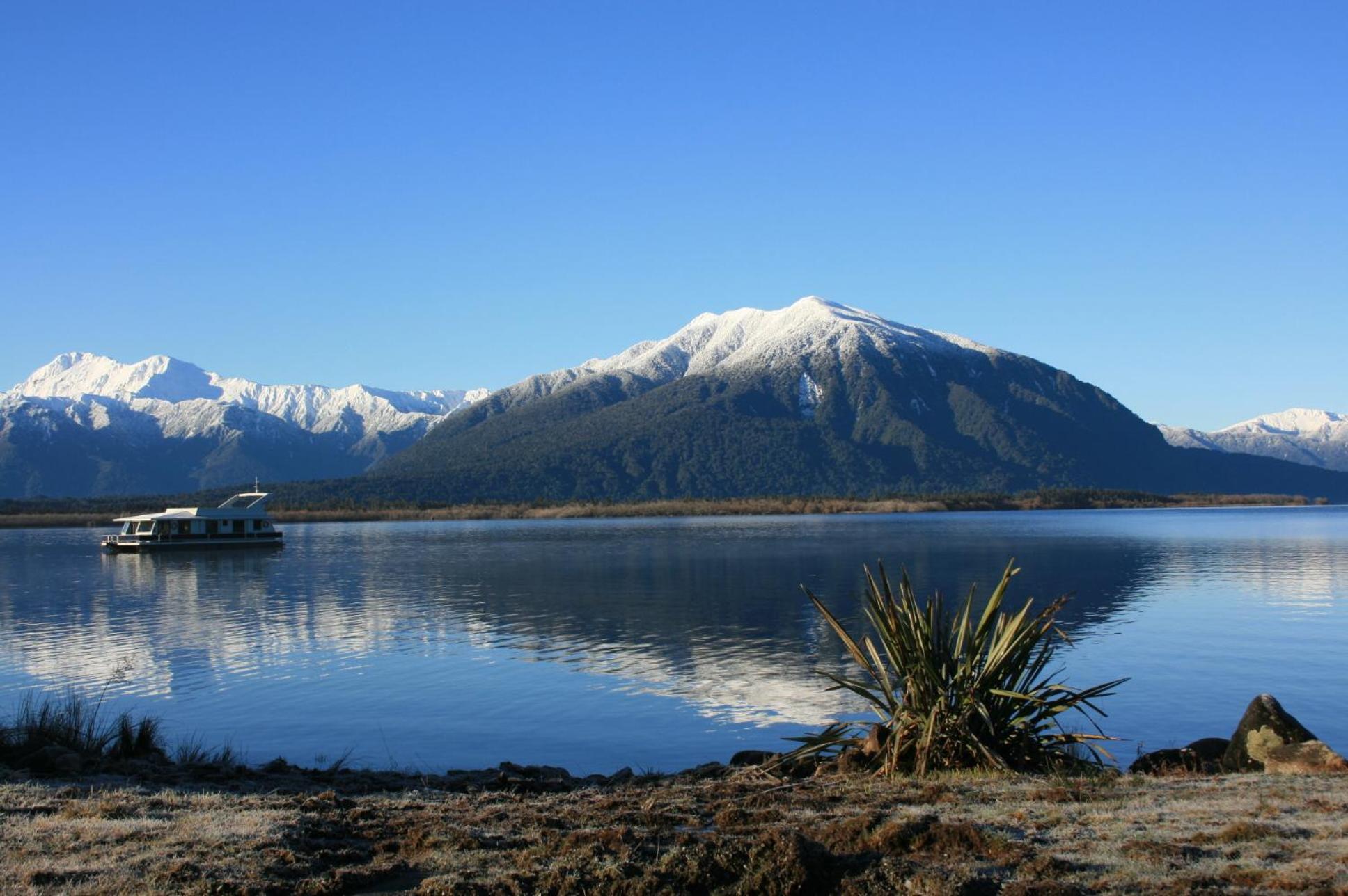 Hotel Lake Brunner Greymouth Exterior foto